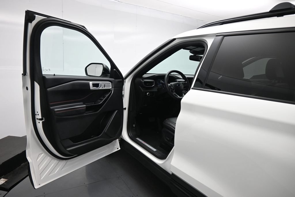 Certified 2023 Ford Explorer ST-Line w/ Class IV Trailer Tow Package AWD/4WD image 9