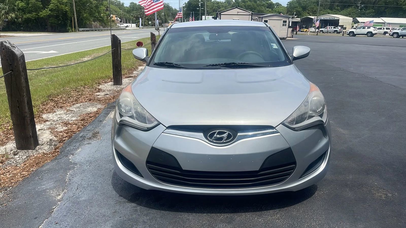 Used 2016 Hyundai Veloster FWD image 2