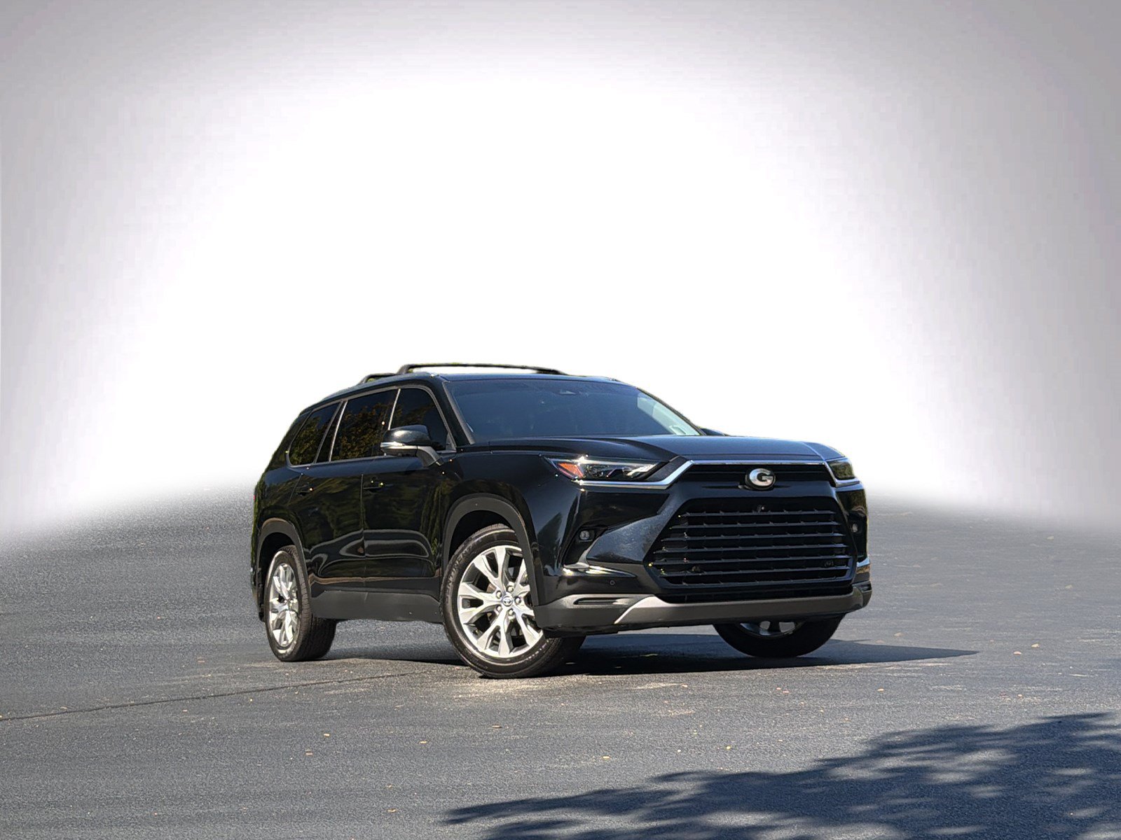 Used 2024 Toyota Grand Highlander FWD image 2