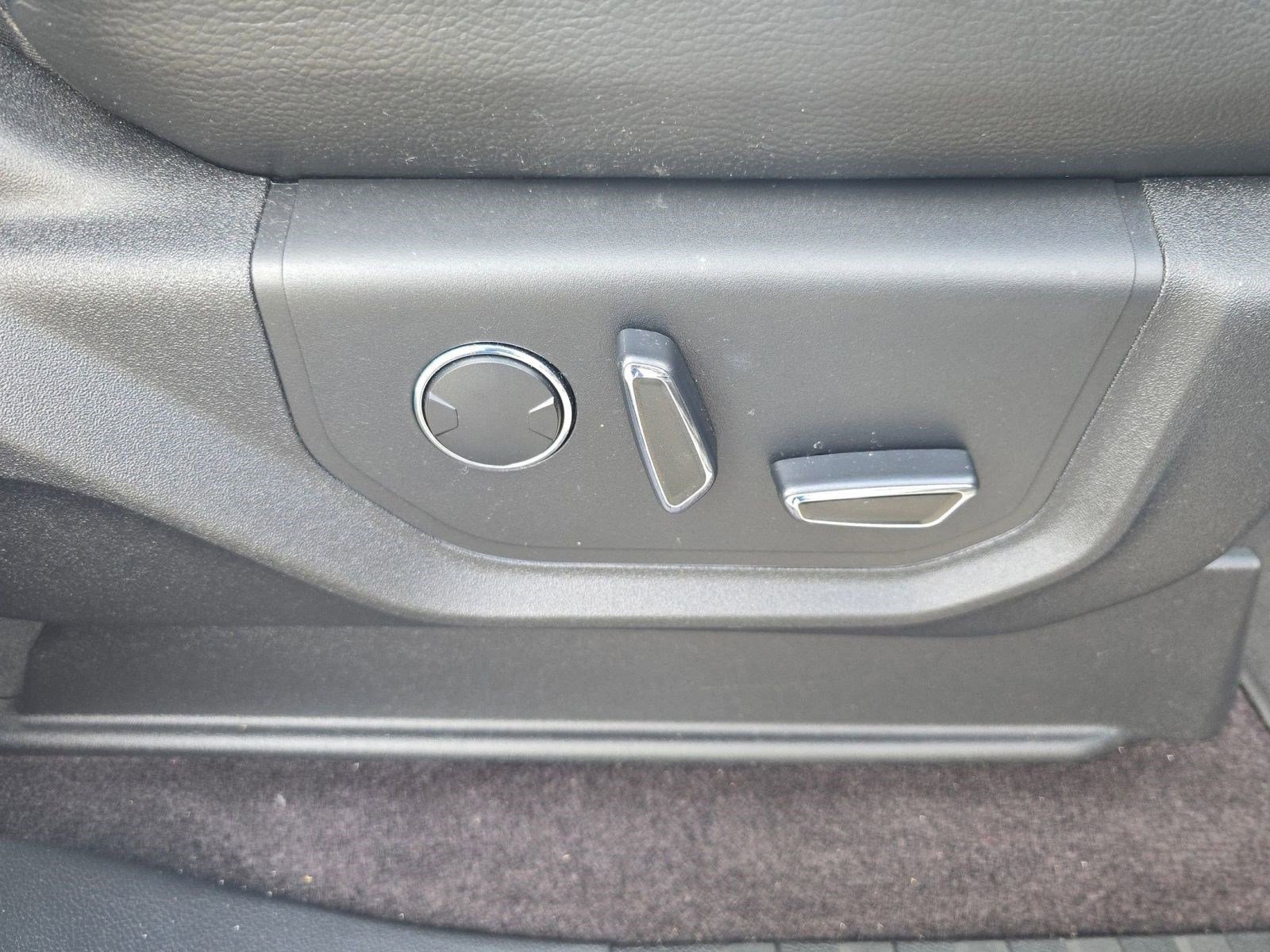 Used 2017 Ford F150 Lariat w/ Equipment Group 502A Luxury image 29