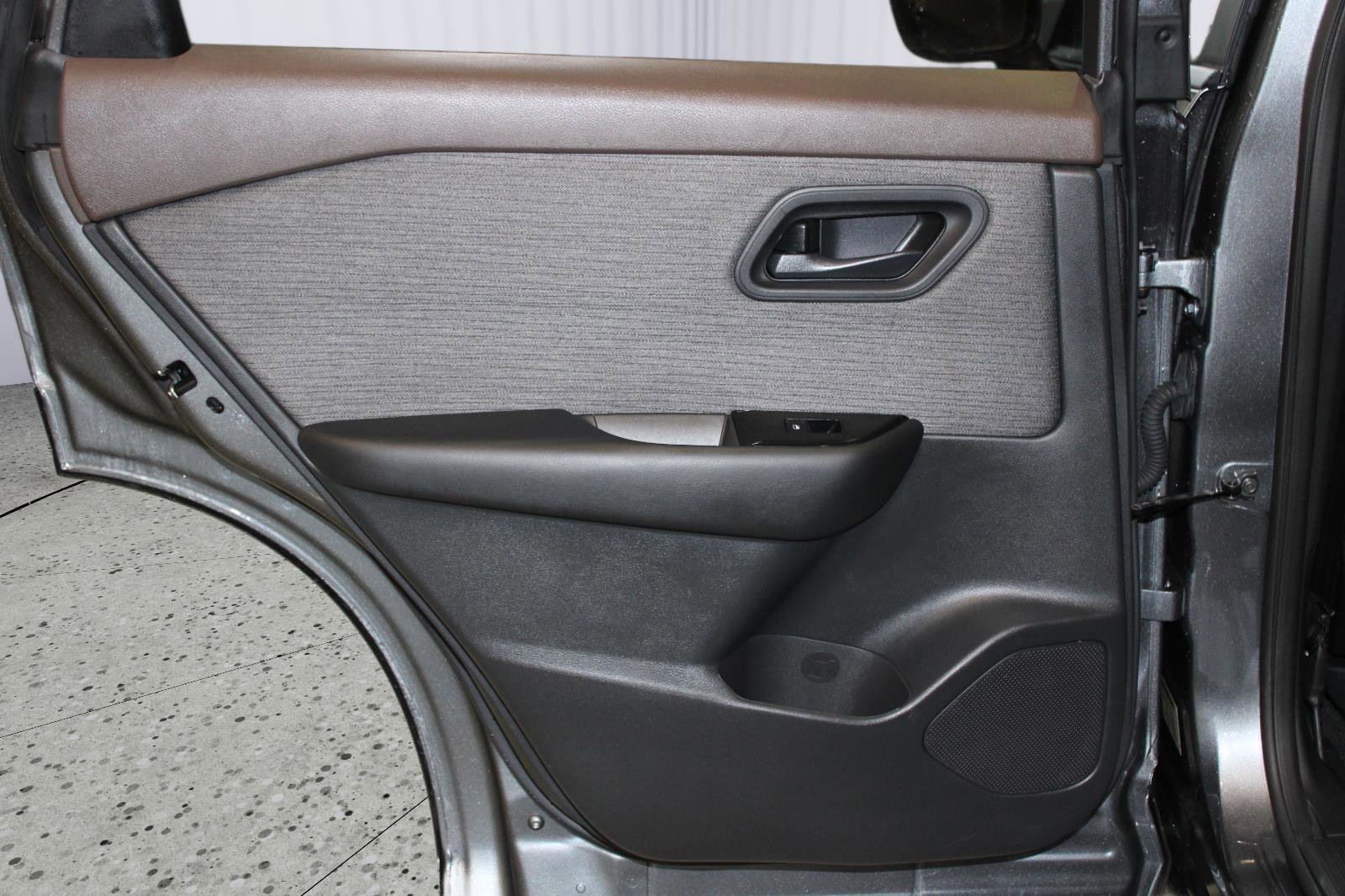 Used 2023 Nissan Rogue S image 38