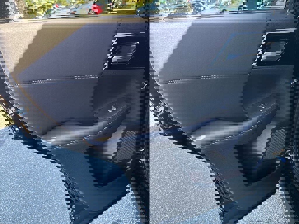 New 2025 Mitsubishi Outlander SE image 29