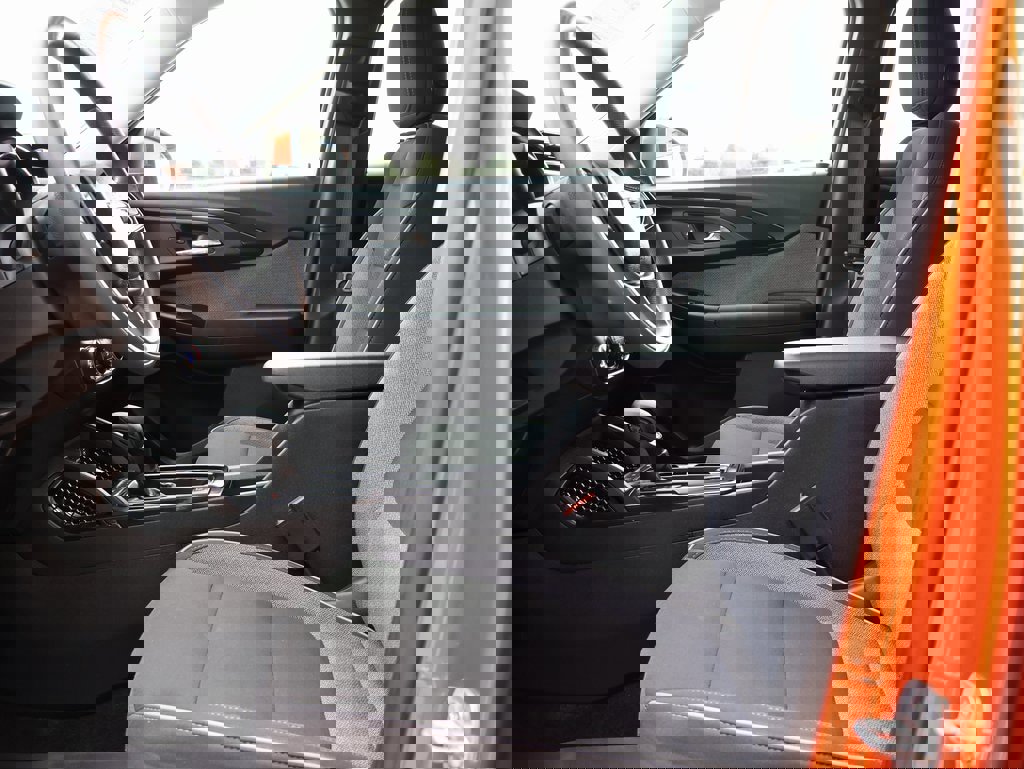 Used 2022 Chevrolet TrailBlazer LT w/ Driver Confidence Package image 23