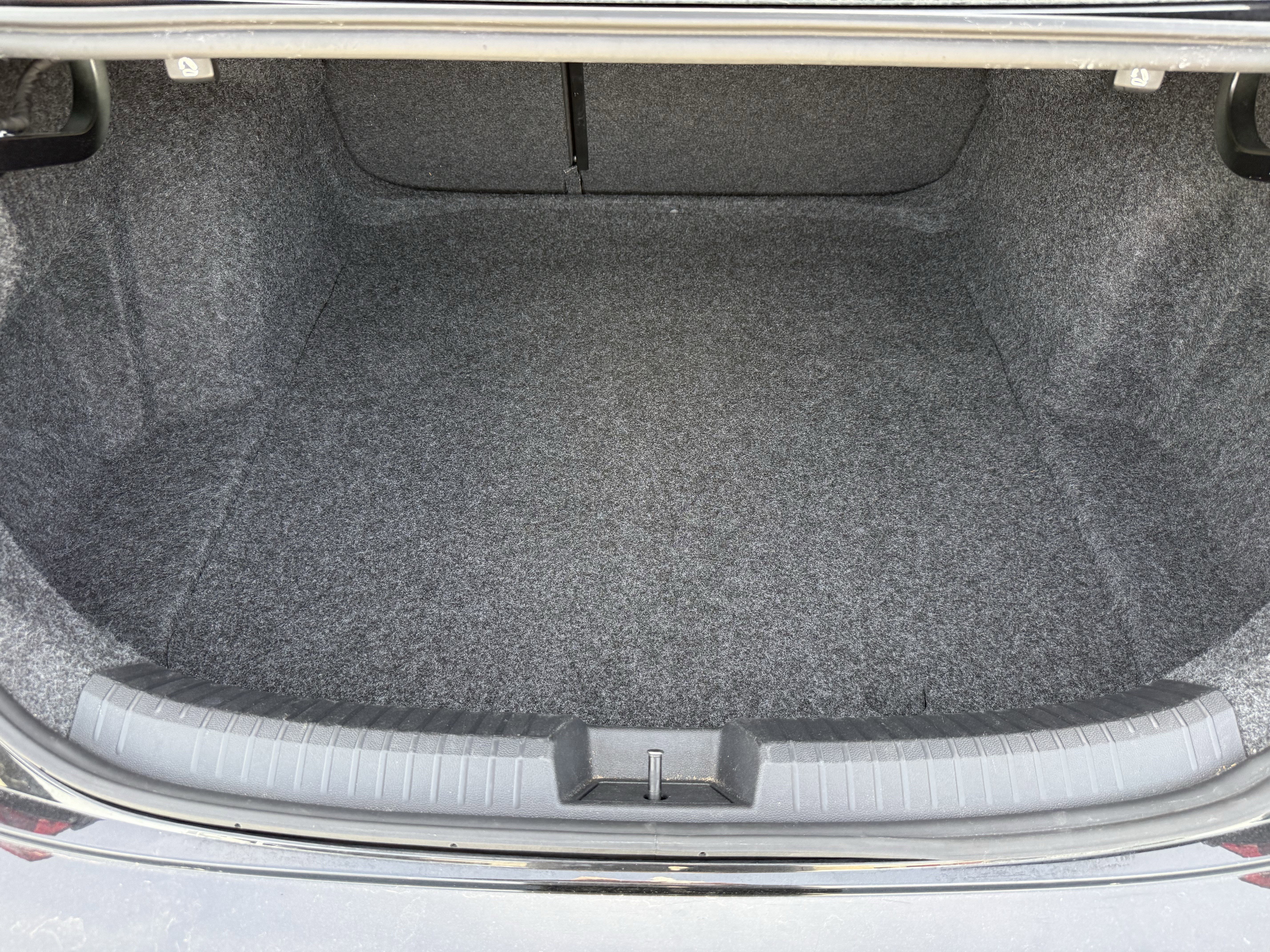 Used 2024 Volkswagen Jetta SE image 32