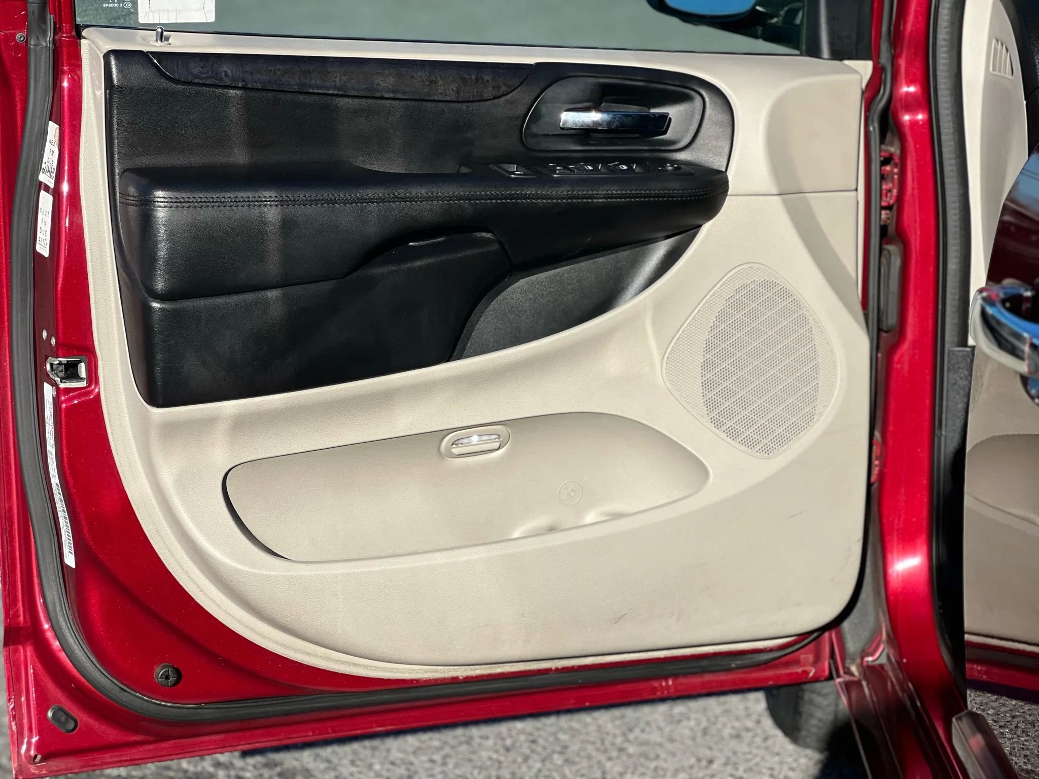 Used 2014 Dodge Grand Caravan SXT image 18