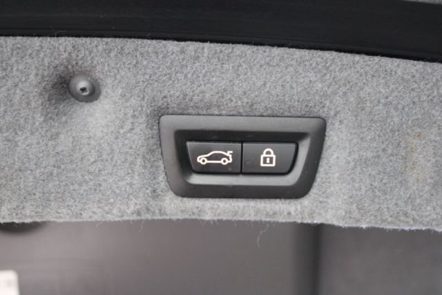 Used 2015 BMW 750Li xDrive AWD/4WD image 32