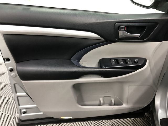 Used 2019 Toyota Highlander XLE image 12