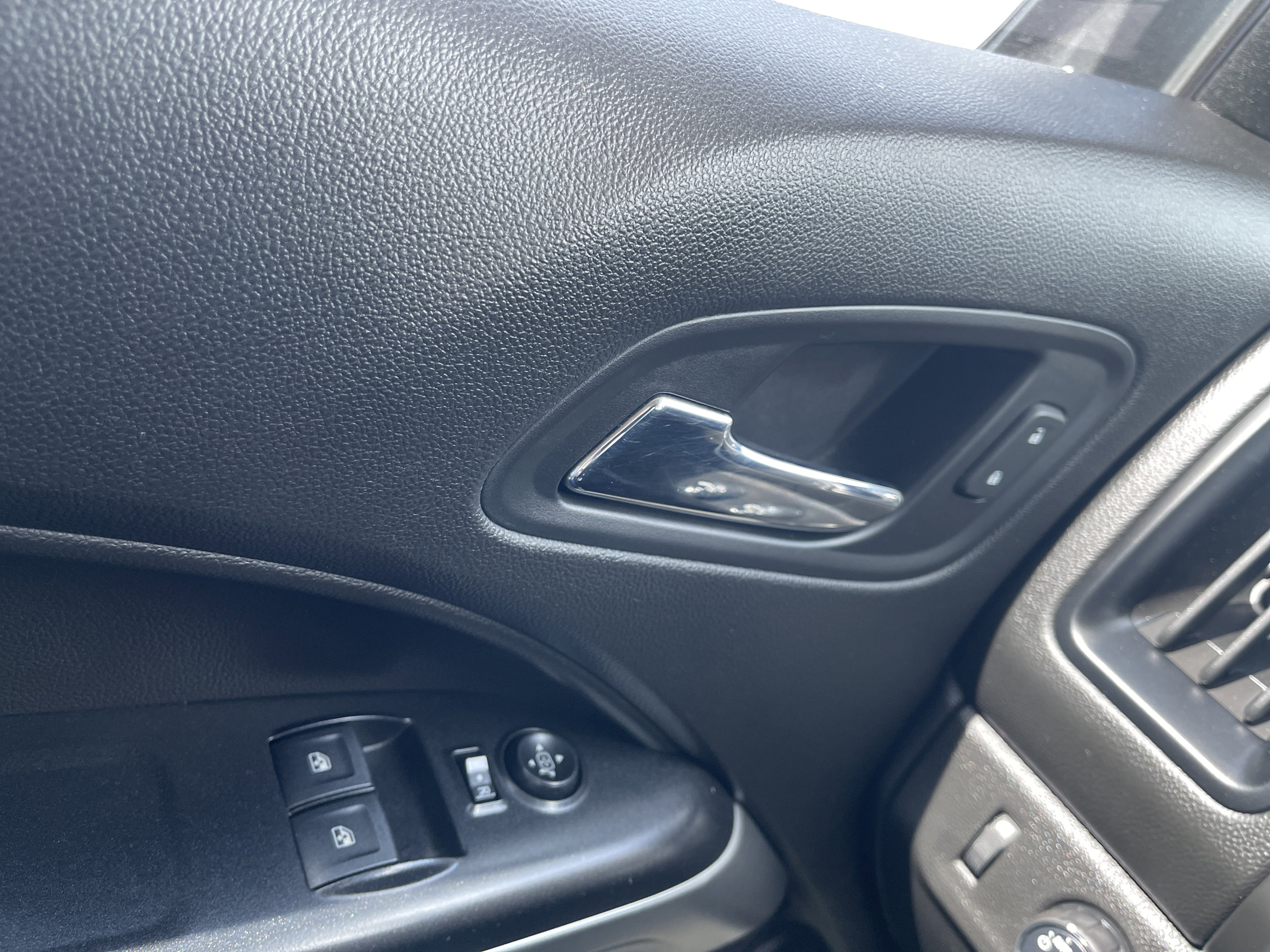 Used 2018 Chevrolet Colorado LT w/ Redline Special Edition image 22