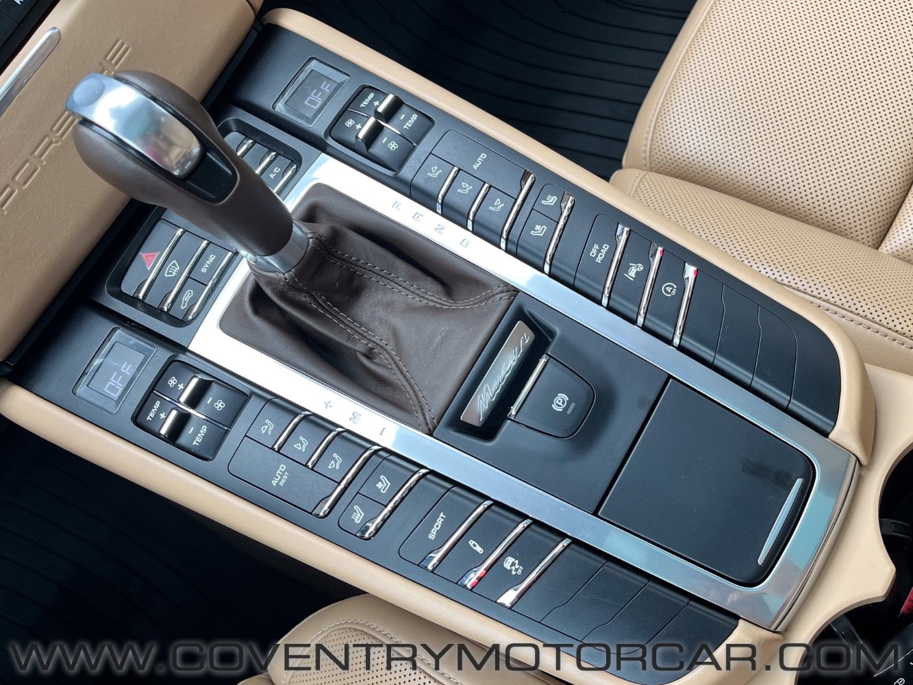 Used 2017 Porsche Macan Turbo image 22