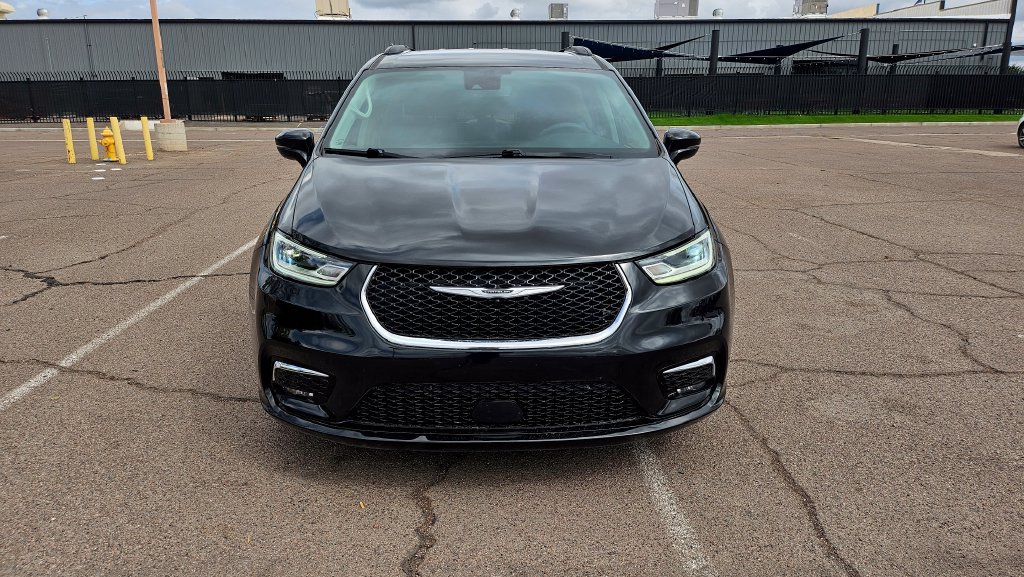 Used 2022 Chrysler Pacifica Touring-L FWD image 3