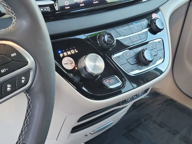 Used 2023 Chrysler Pacifica Touring-L image 22
