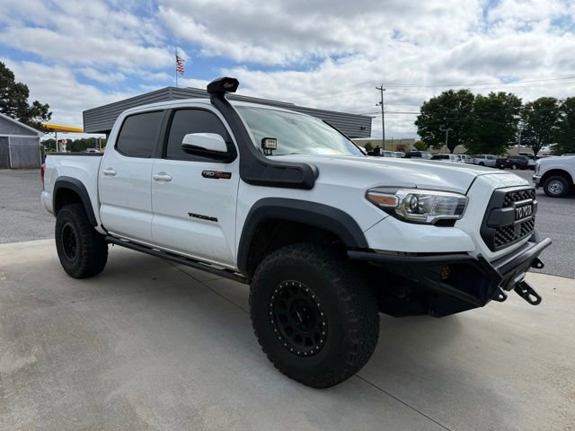 Used 2019 Toyota Tacoma TRD Off-Road AWD/4WD image 4