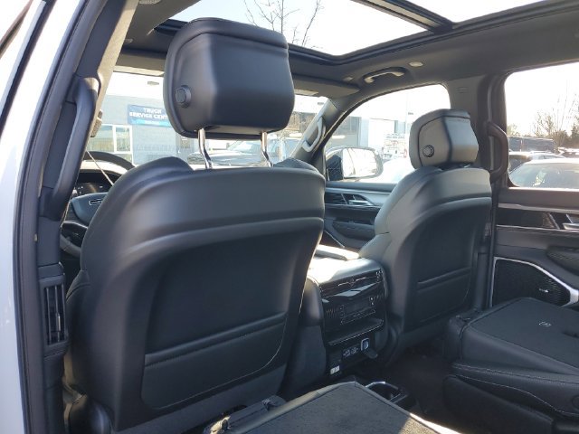 New 2026 Jeep Grand Wagoneer Limited AWD/4WD image 12