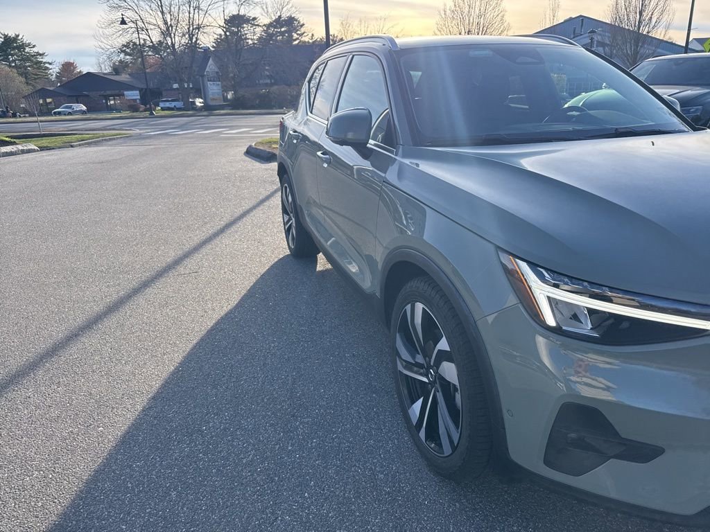 Used 2023 Volvo XC40 B5 Plus w/ Driver Assist Package AWD/4WD image 16