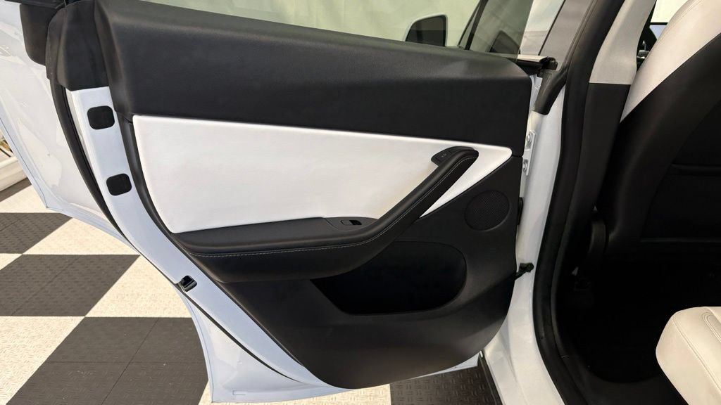 Used 2022 Tesla Model Y Performance AWD/4WD image 21