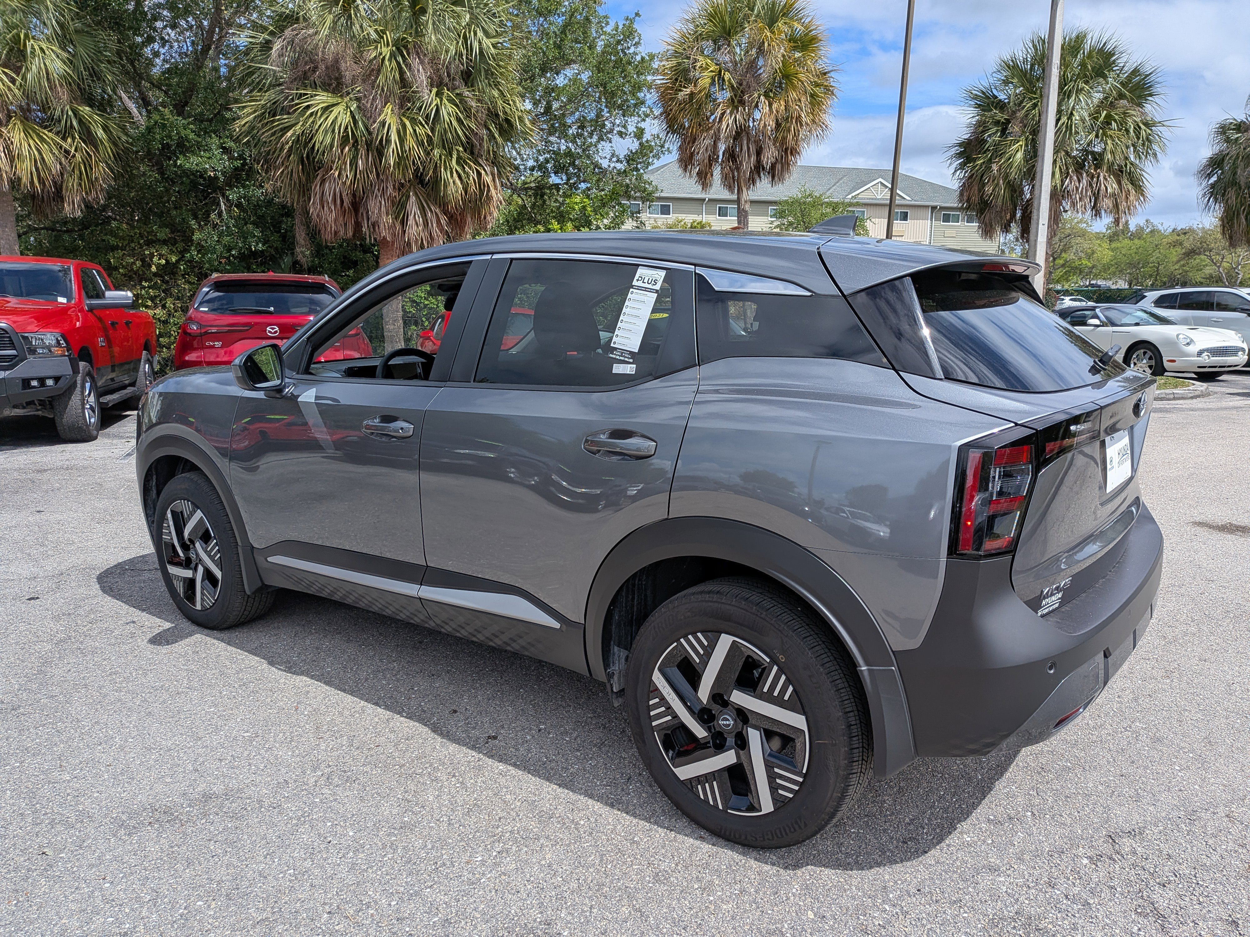Used 2025 Nissan Kicks SV image 6