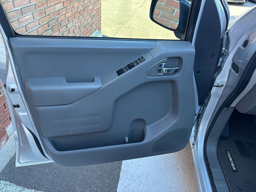 Used 2018 Nissan Frontier SV image 35