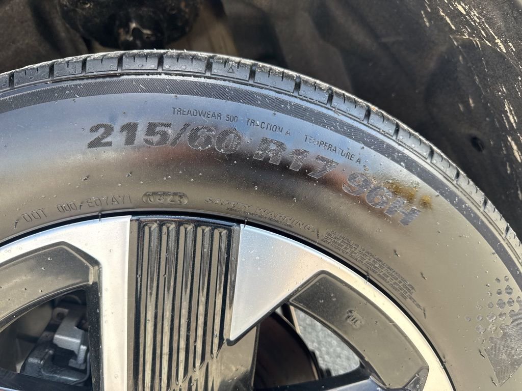 Used 2025 Nissan Kicks SV AWD/4WD image 28