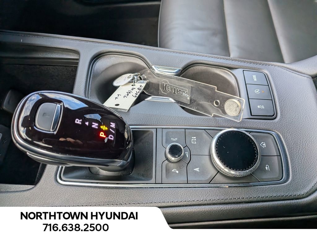 Used 2025 Cadillac XT4 Premium Luxury image 17