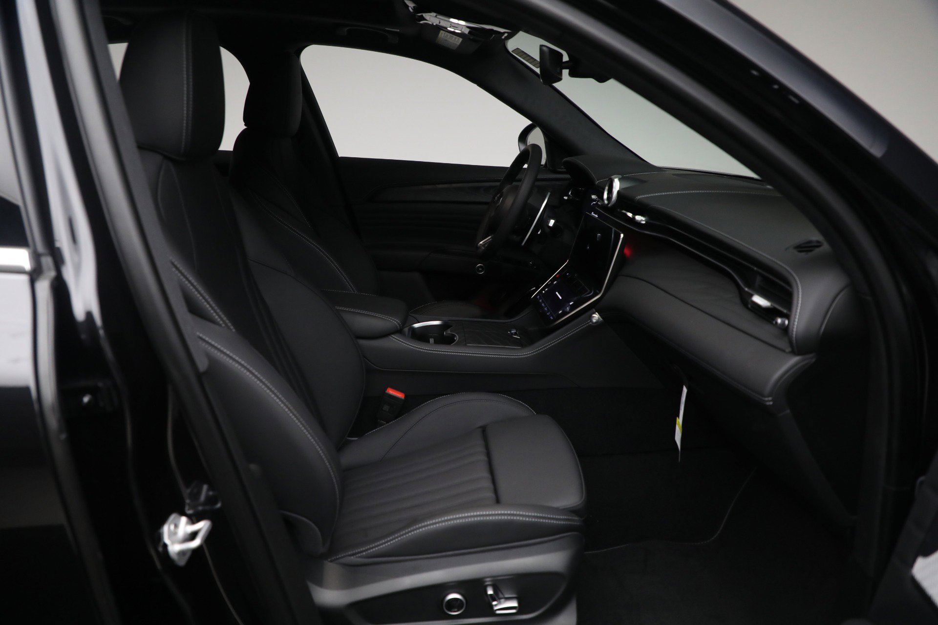 New 2025 Maserati Grecale GT image 14