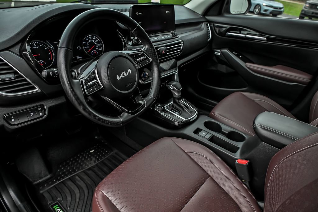 Used 2022 Kia Seltos SX w/ Sunroof Package image 14