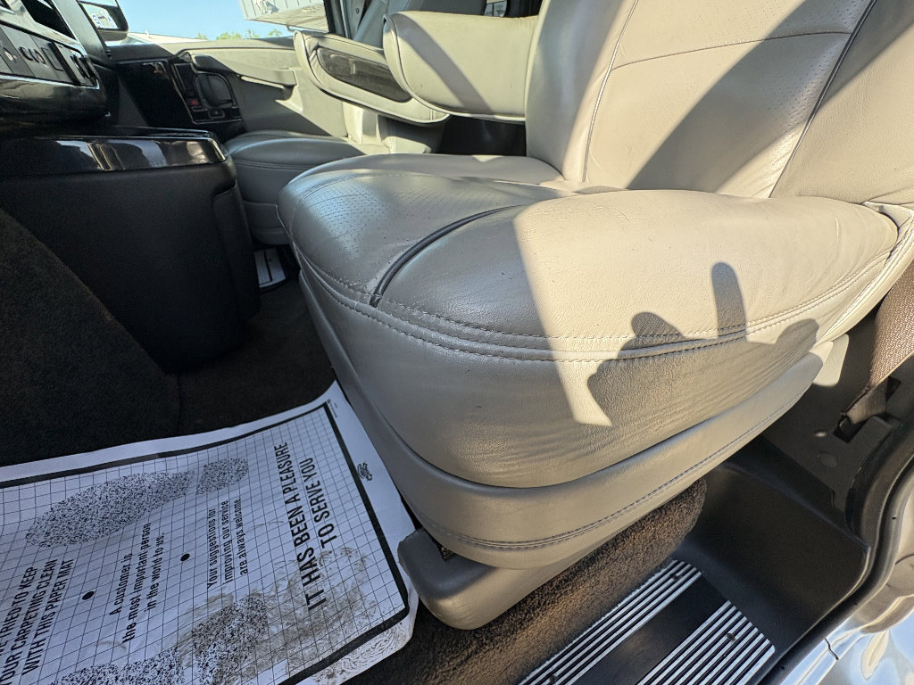 Used 2019 Chevrolet Express 2500 Extended w/ Enhanced Convenience Package RWD image 32