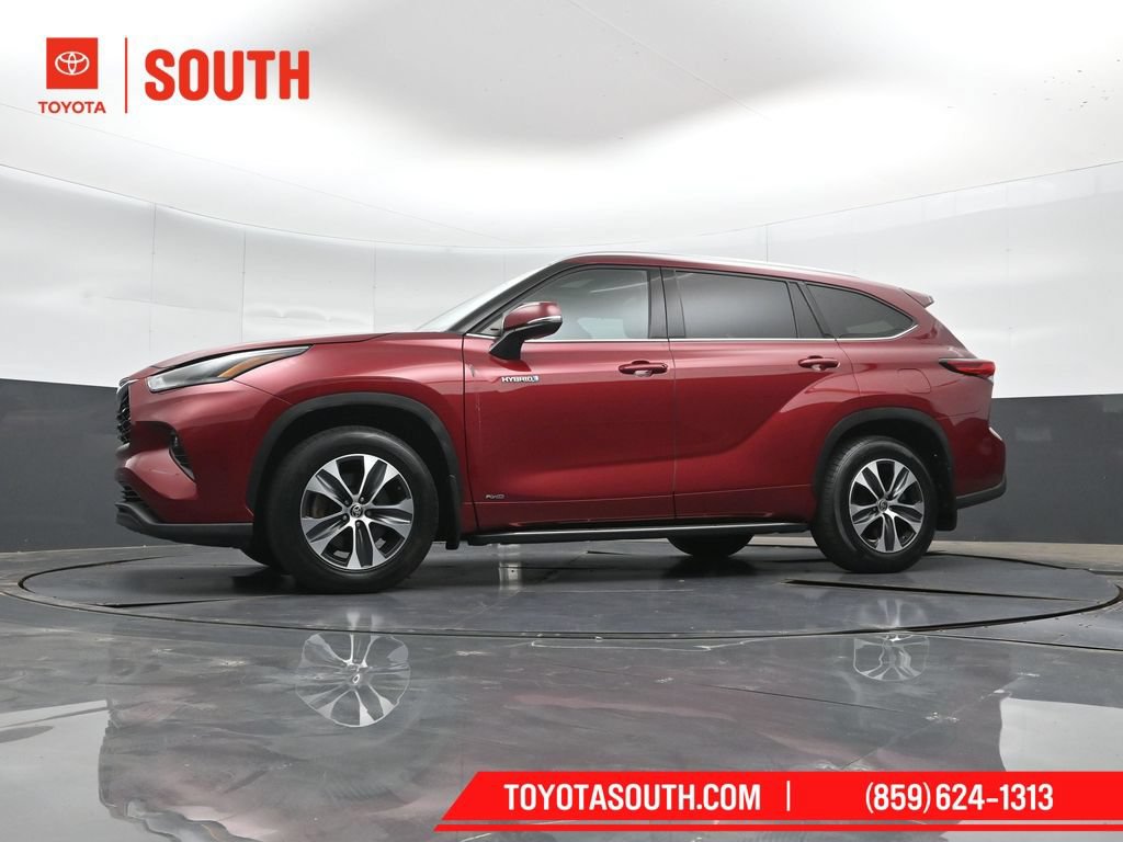 Used 2021 Toyota Highlander XLE AWD/4WD image 43