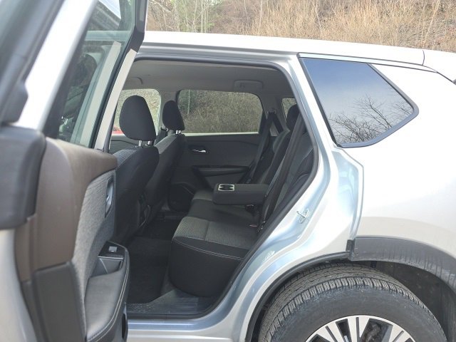 Used 2023 Nissan Rogue SV image 13