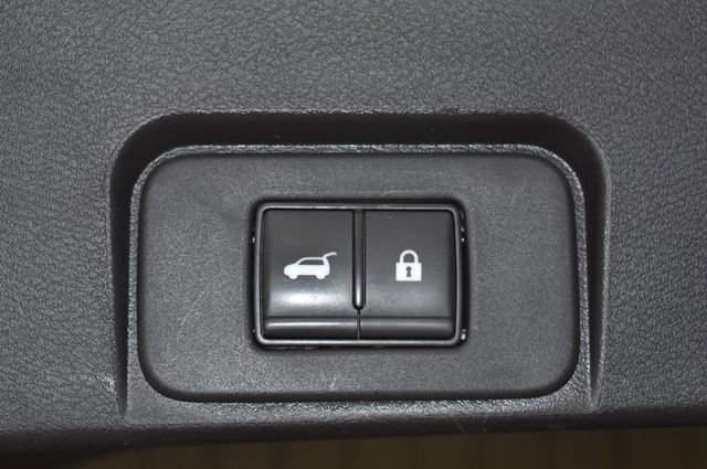 Used 2025 Nissan Rogue SV image 35