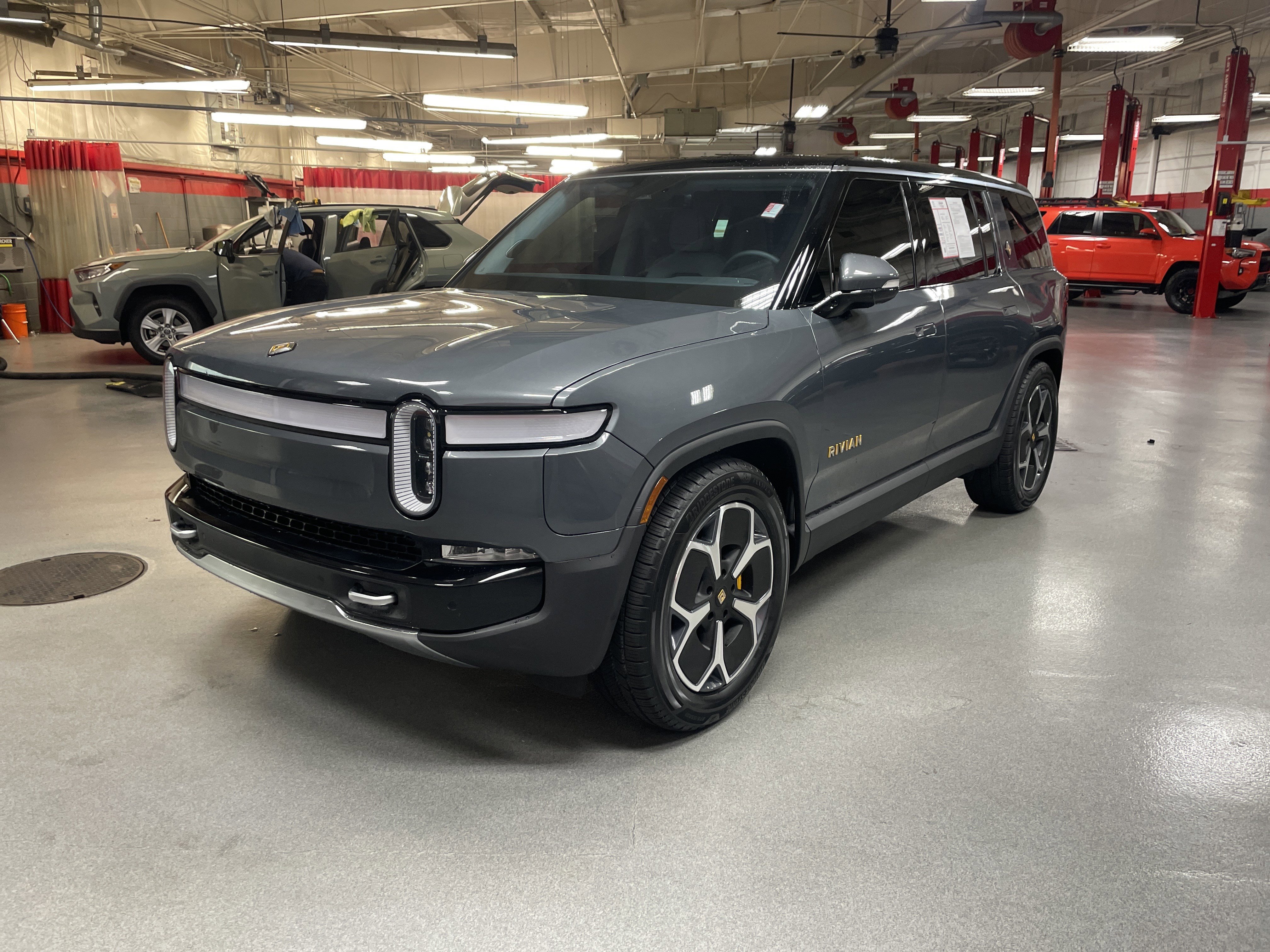Used 2024 Rivian R1S Adventure image 5