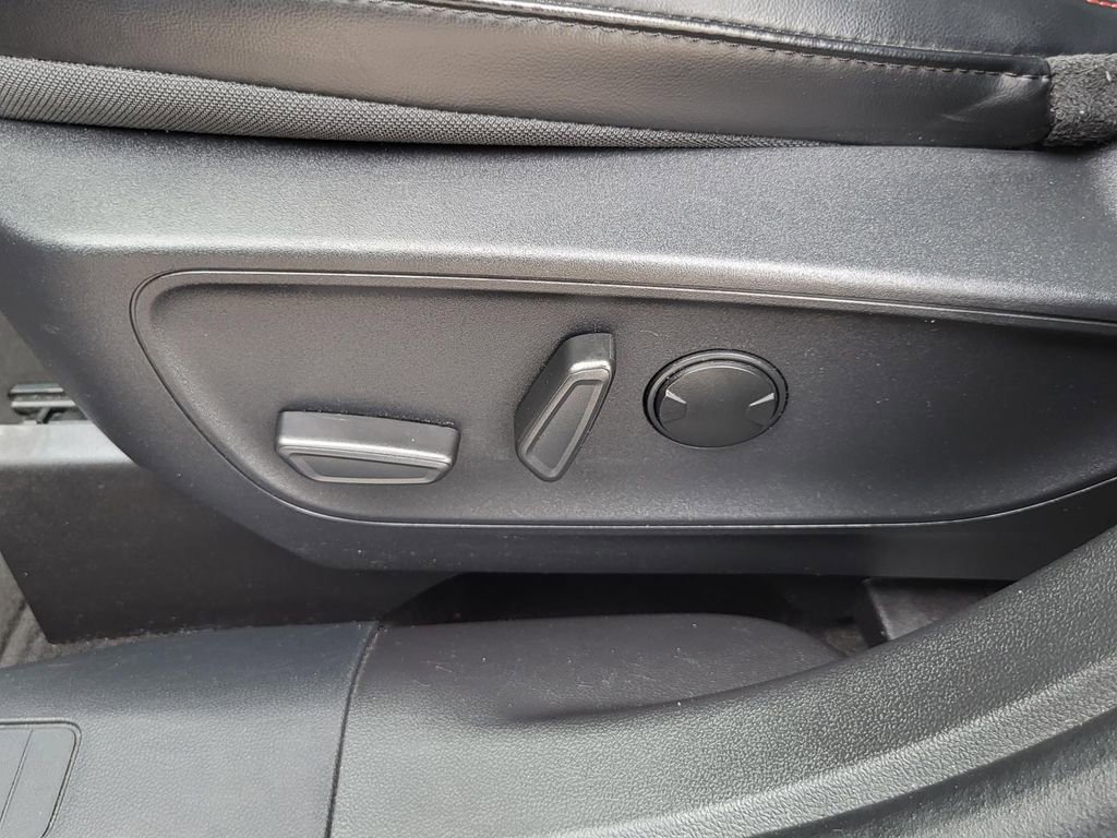 Used 2025 Ford Escape ST-Line image 18