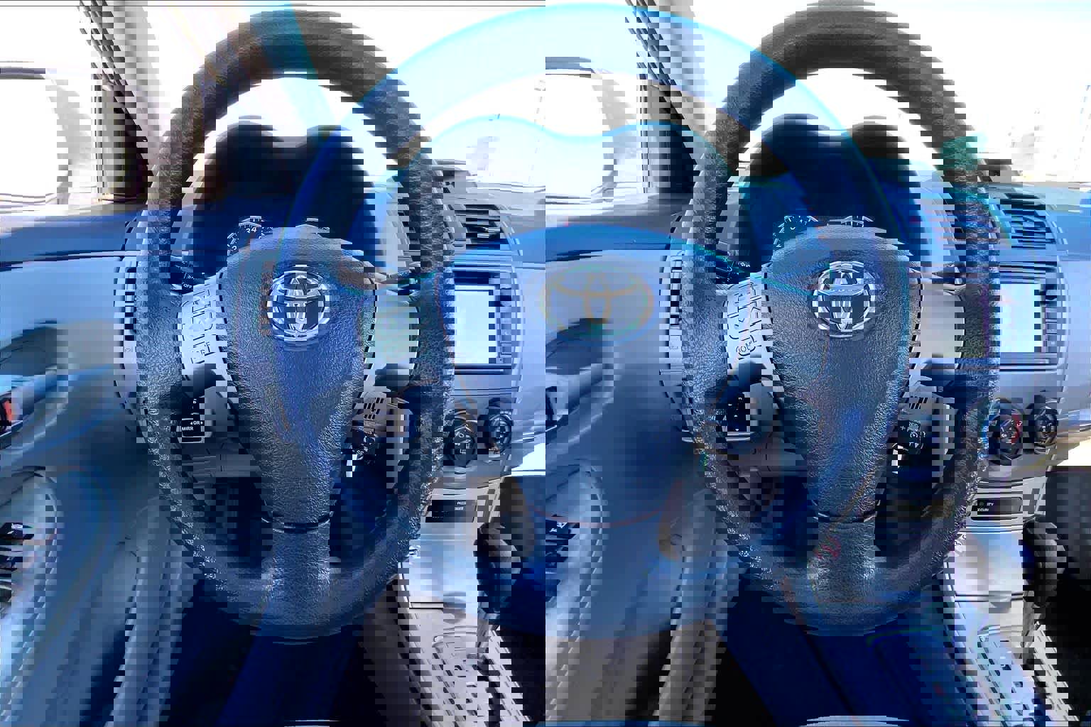 Used 2013 Toyota Corolla LE image 6