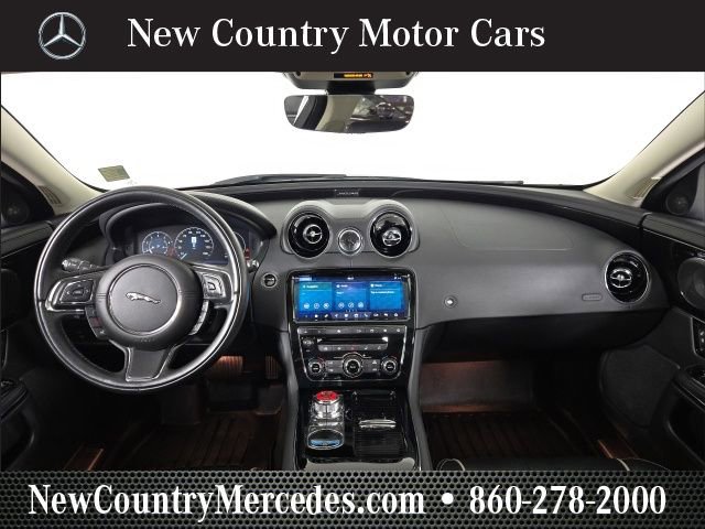 Used 2018 Jaguar XJ R-Sport image 22