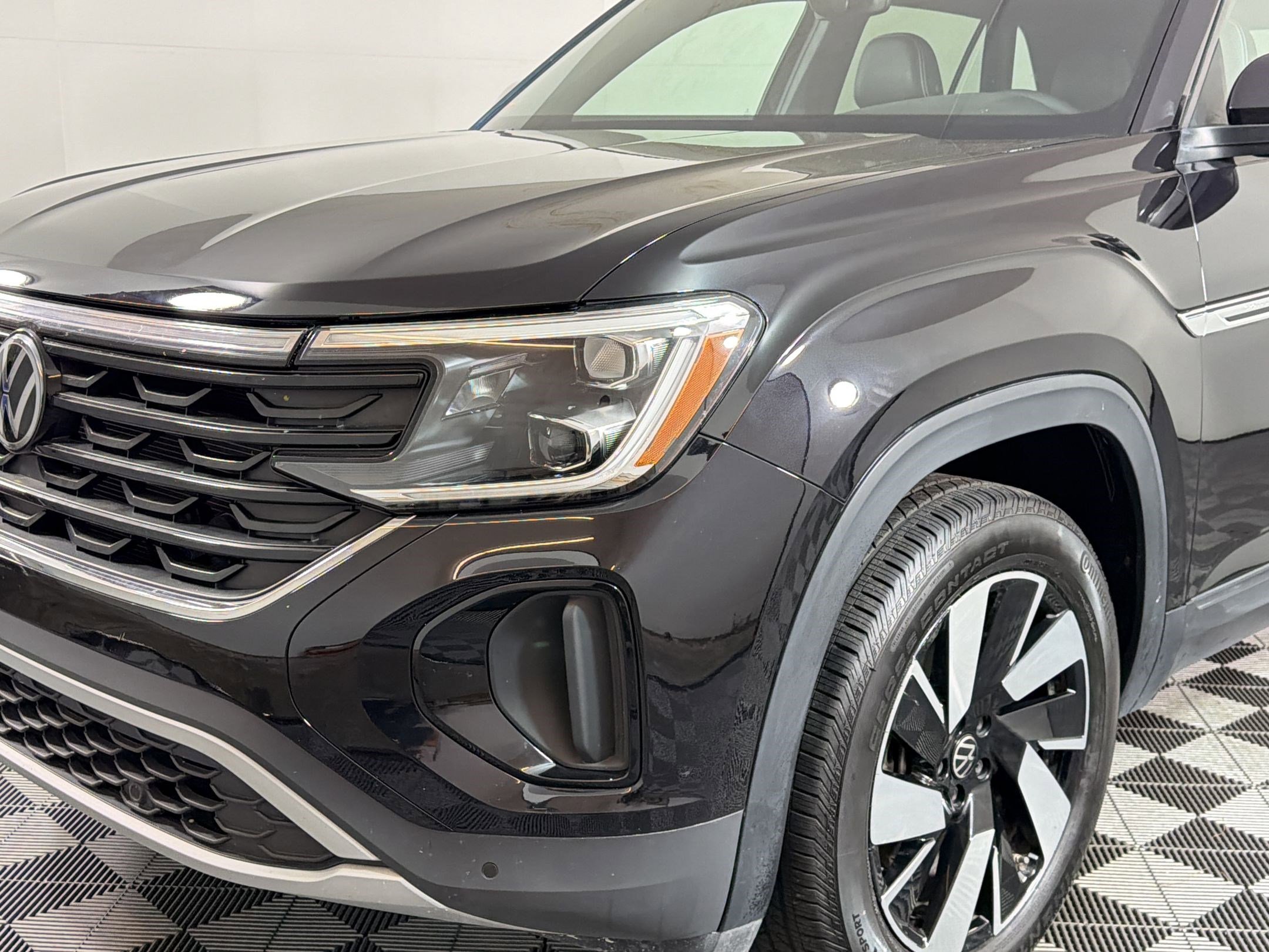 Used 2025 Volkswagen Atlas Cross Sport SE image 9