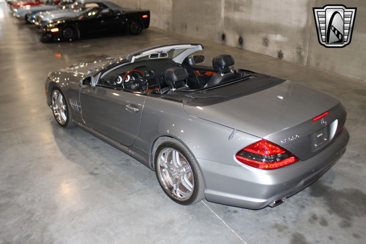 Used 2011 Mercedes-Benz SL 550 image 11