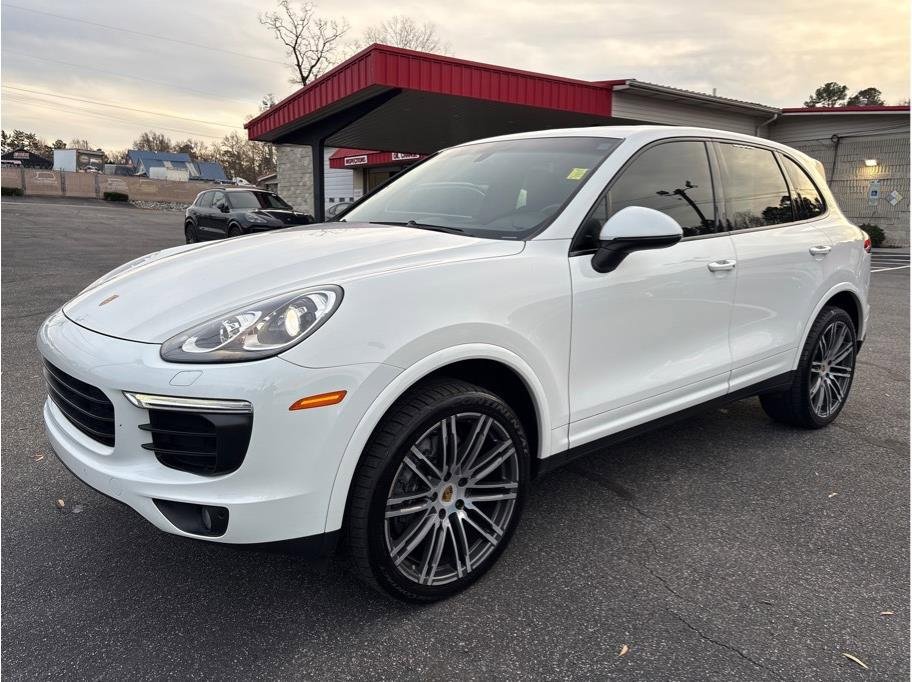 Used 2017 Porsche Cayenne Platinum Edition image 3