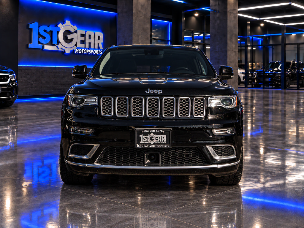 Used 2019 Jeep Grand Cherokee Summit AWD/4WD image 3