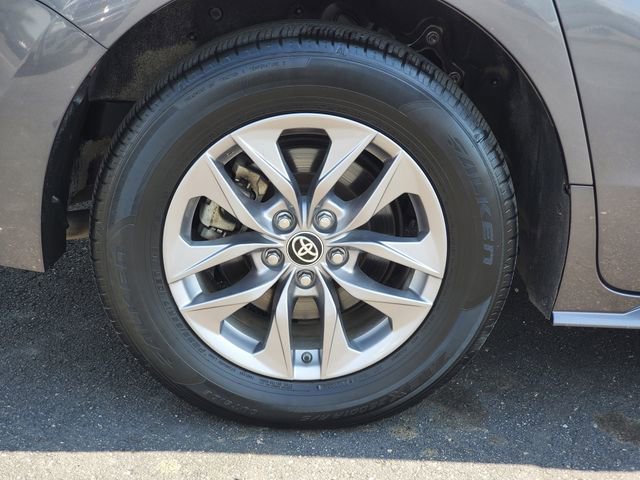 Used 2025 Toyota Sienna XLE FWD image 6