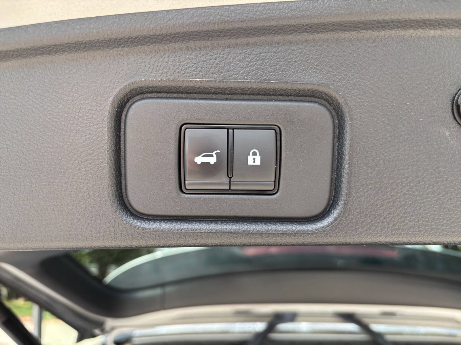 Used 2025 Nissan Pathfinder SV FWD image 22