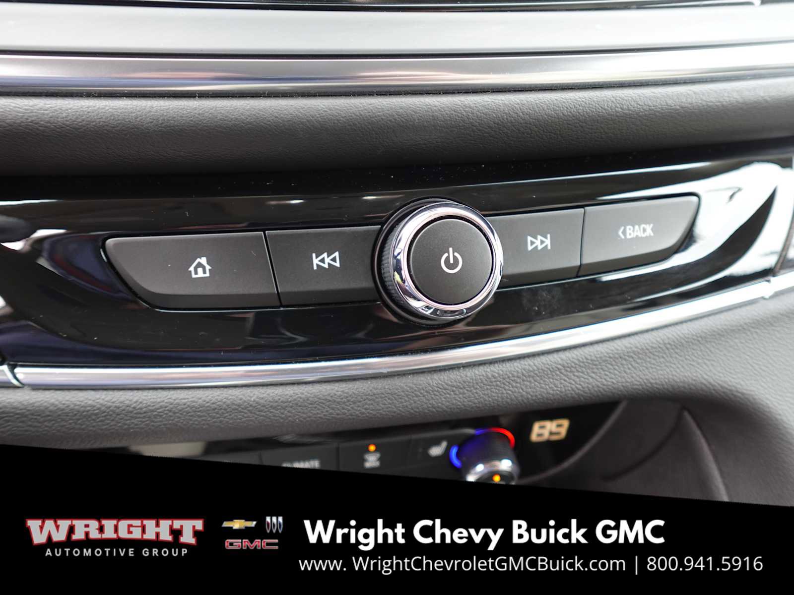 Used 2023 Buick Enclave Essence image 18