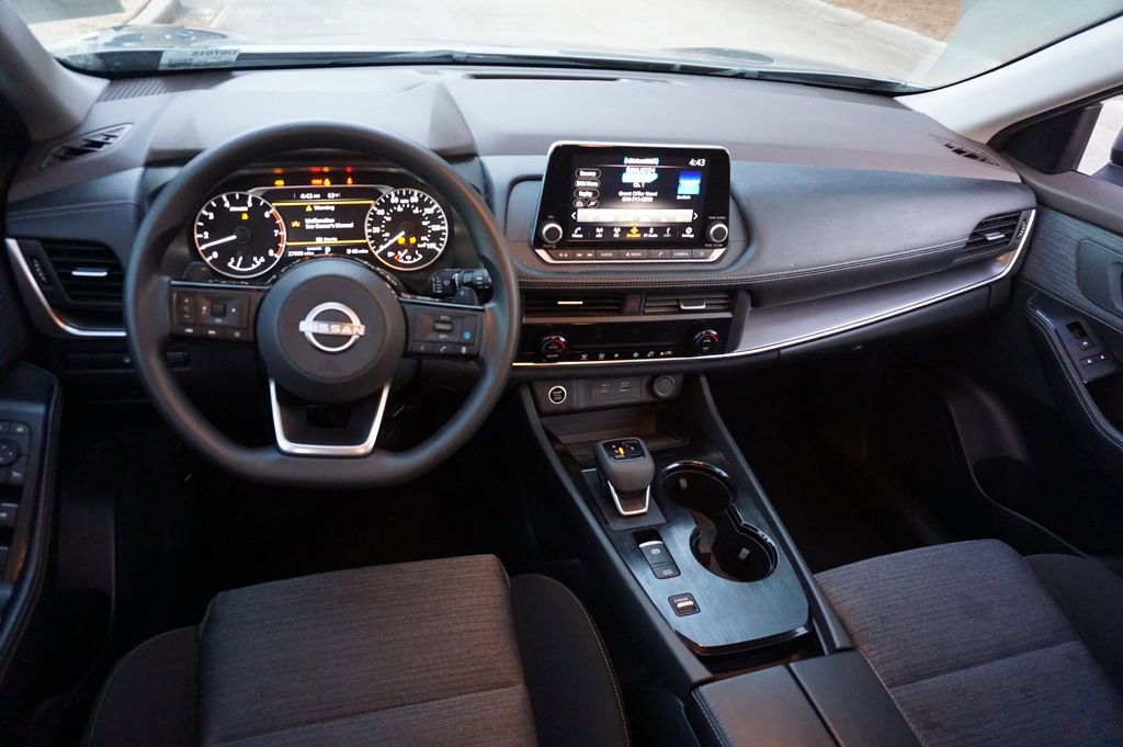 Used 2023 Nissan Rogue SV image 6