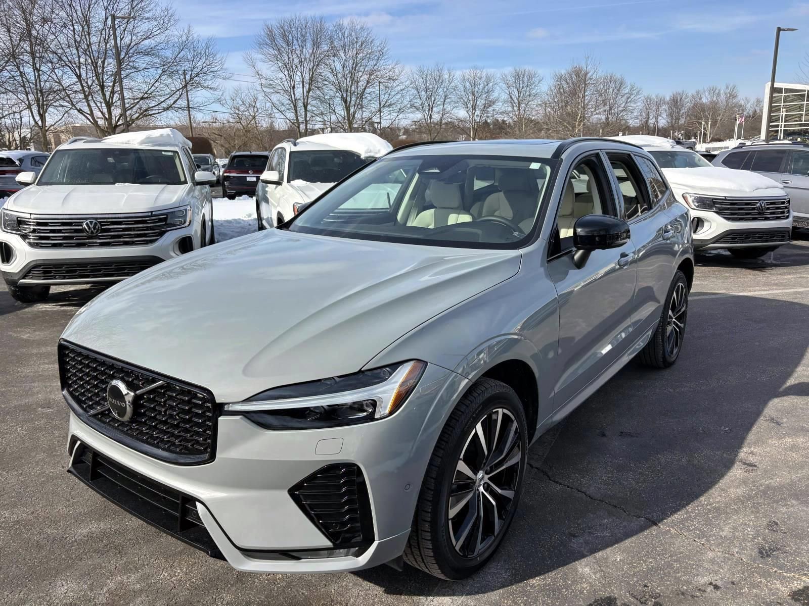 Used 2025 Volvo XC60 B5 Plus w/ Climate Package image 3