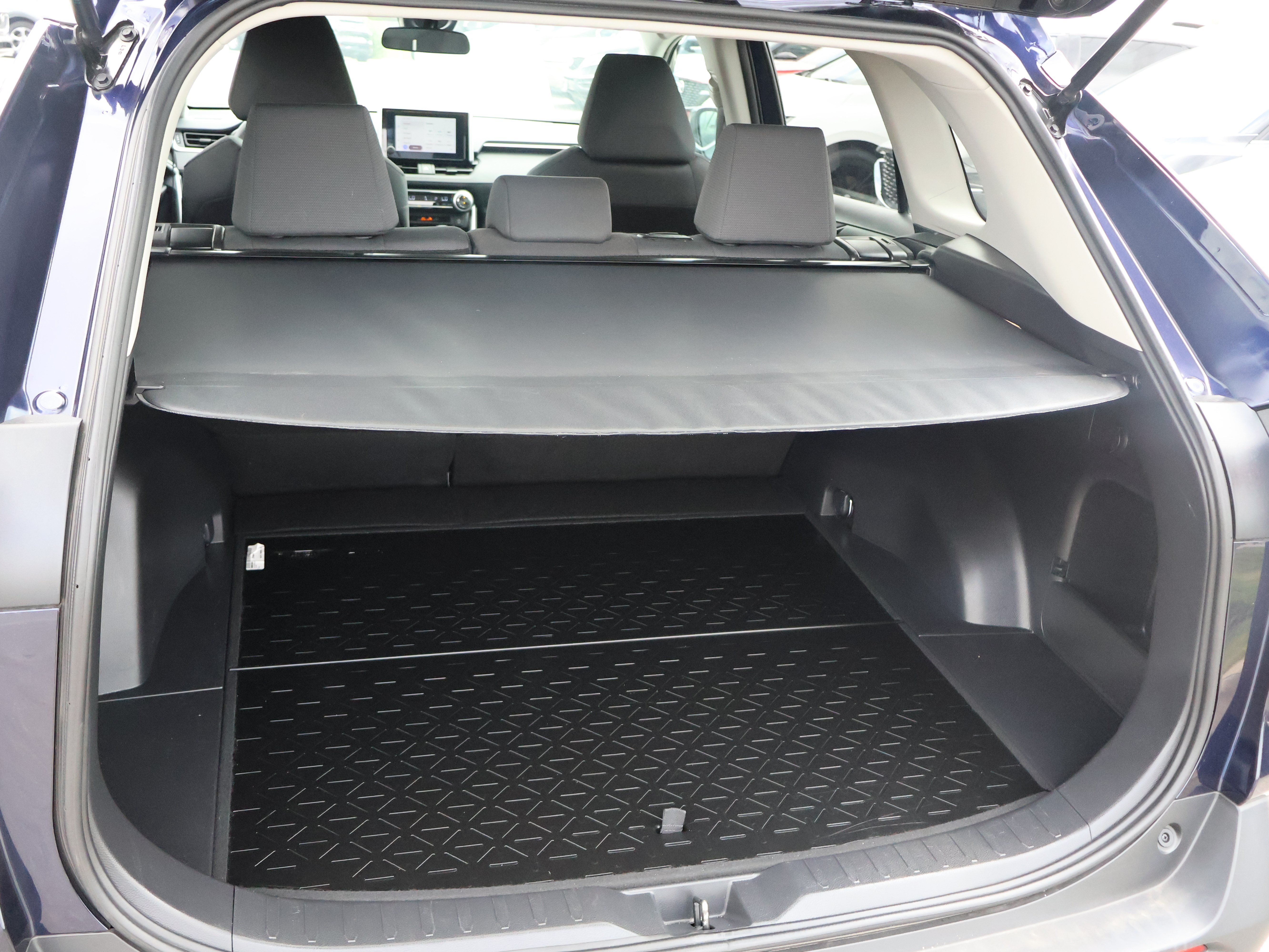 Used 2025 Toyota RAV4 XLE AWD/4WD image 15