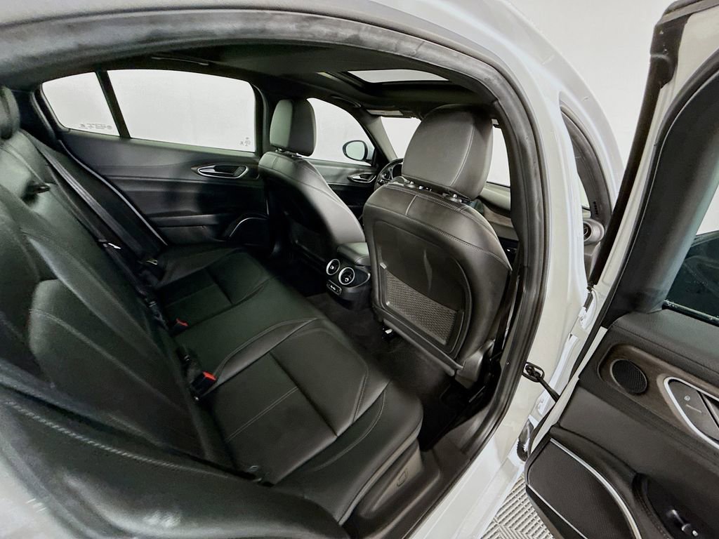 Used 2022 Alfa Romeo Giulia Ti image 31