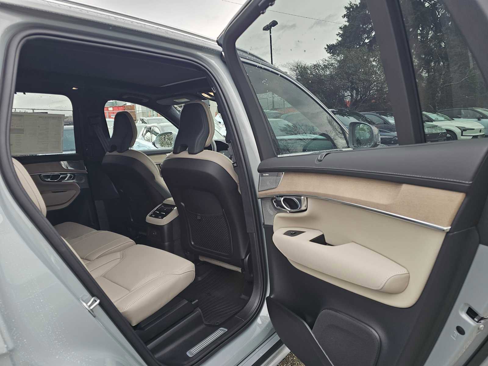 New 2026 Volvo XC90 T8 Ultra w/ Lounge Package image 15