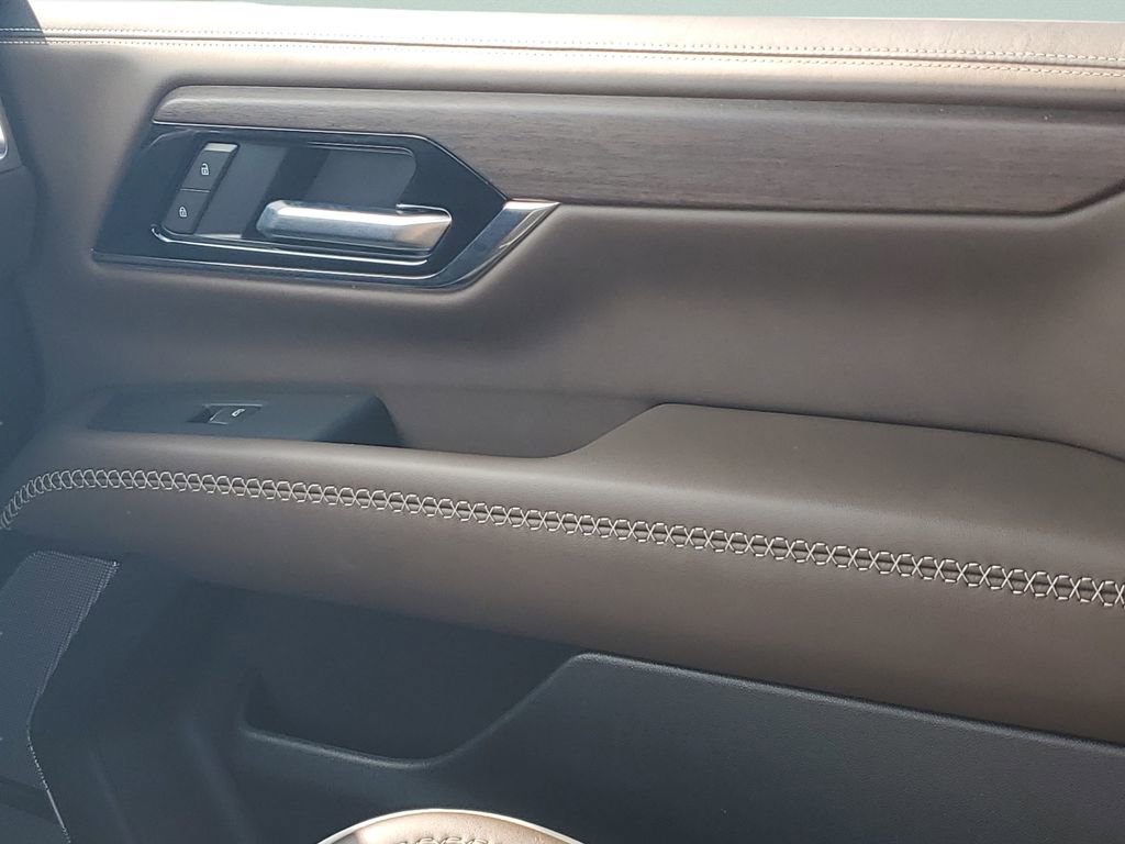 Used 2025 GMC Yukon Denali Ultimate image 16