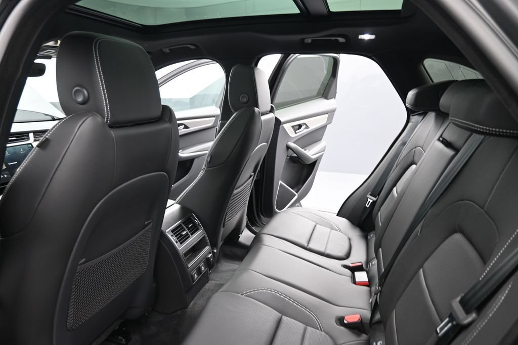 New 2026 Jaguar F-PACE R-Dynamic S AWD/4WD image 17