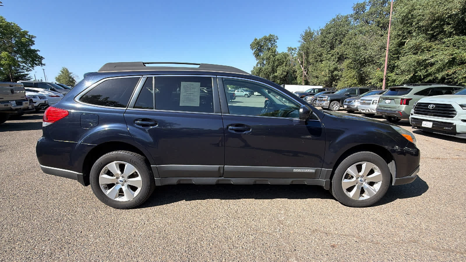 Used 2012 Subaru Outback 3.6R Limited w/ Moonroof Pkg AWD/4WD image 4