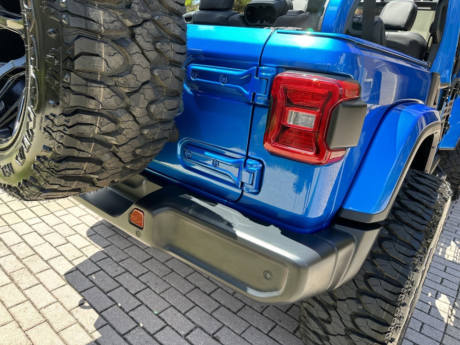 Used 2022 Jeep Wrangler Unlimited Sahara w/ LED Lighting Group AWD/4WD image 57