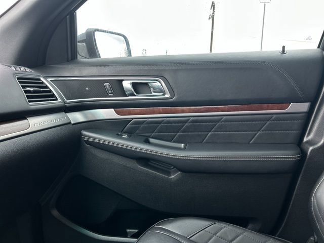Used 2016 Ford Explorer Platinum image 47